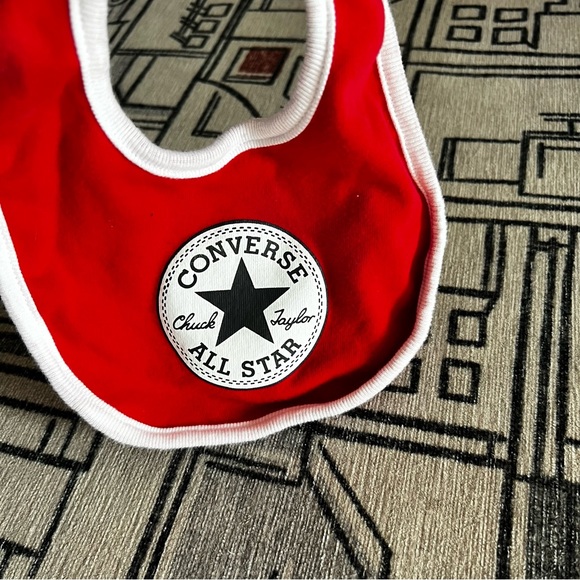 Converse baby bib, classic red and white- New without tags - Picture 4 of 6
